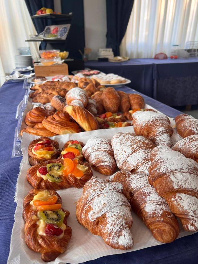 G&D Hotel Deanna Pool&Brunch Milano Marittima Kültér fotó