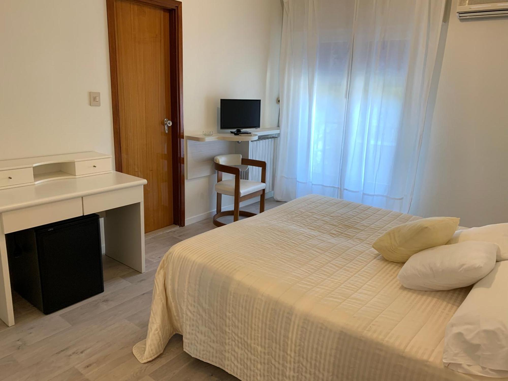 G&D Hotel Deanna Pool&Brunch Milano Marittima Szoba fotó