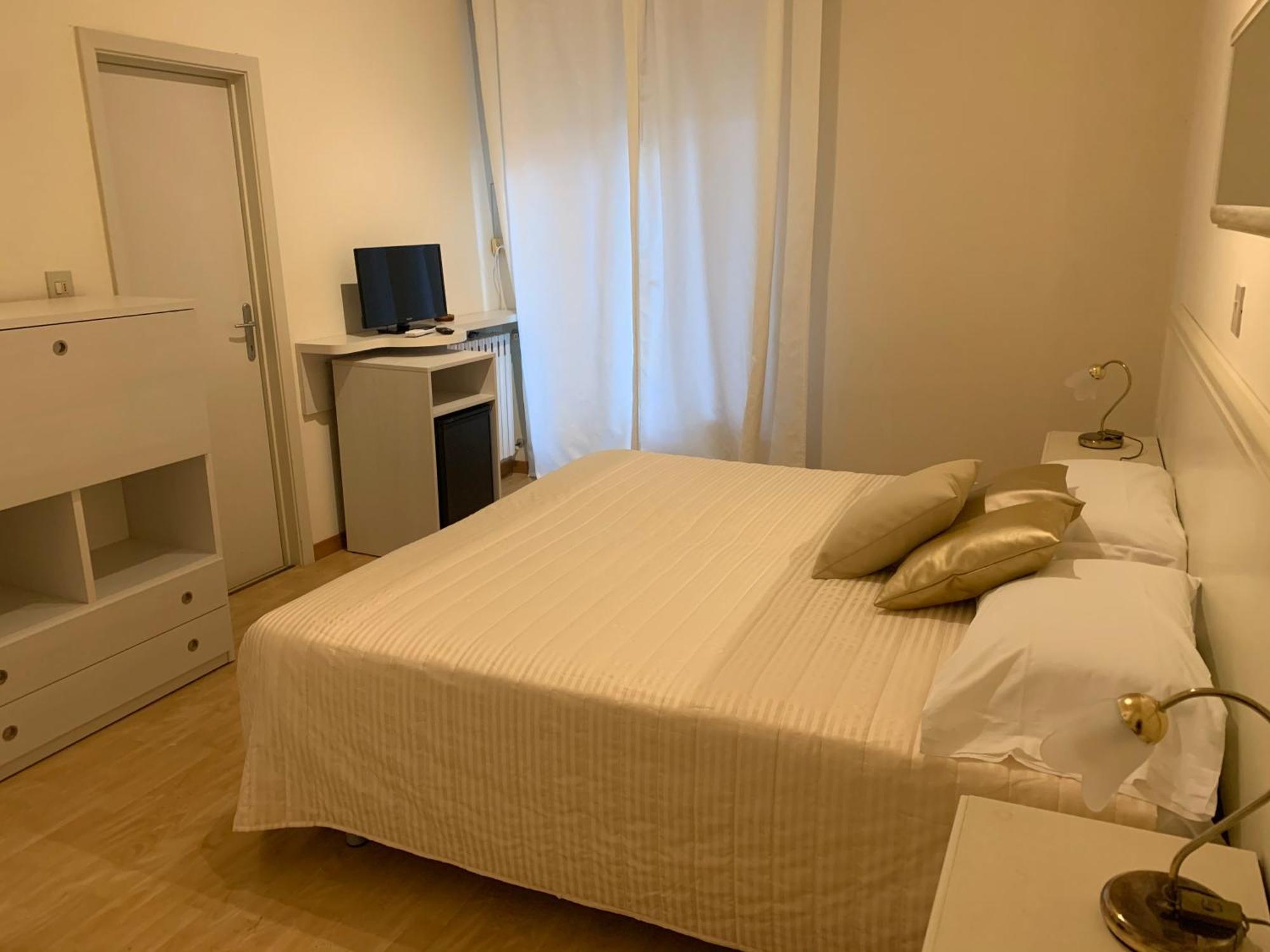 G&D Hotel Deanna Pool&Brunch Milano Marittima Szoba fotó